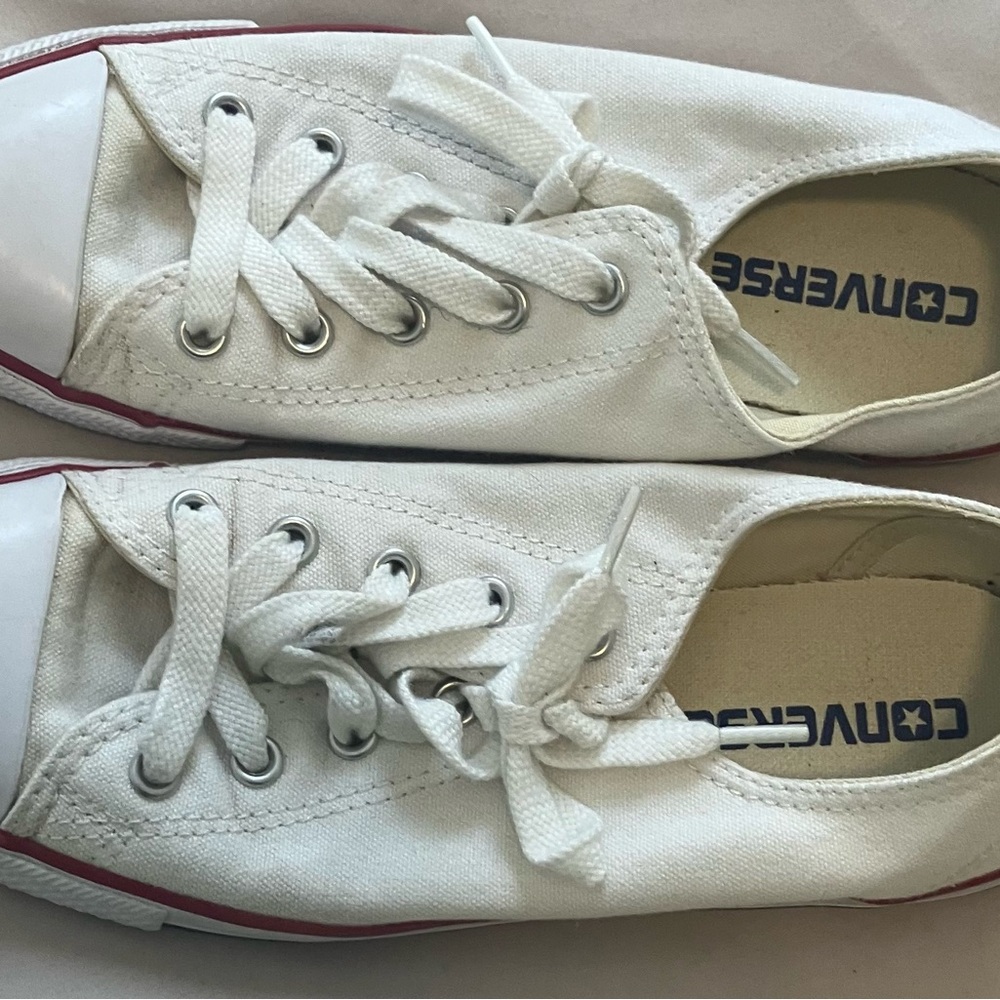 Women’s Converse Sneakers !Accepting Offers! Bundle Deals Available!